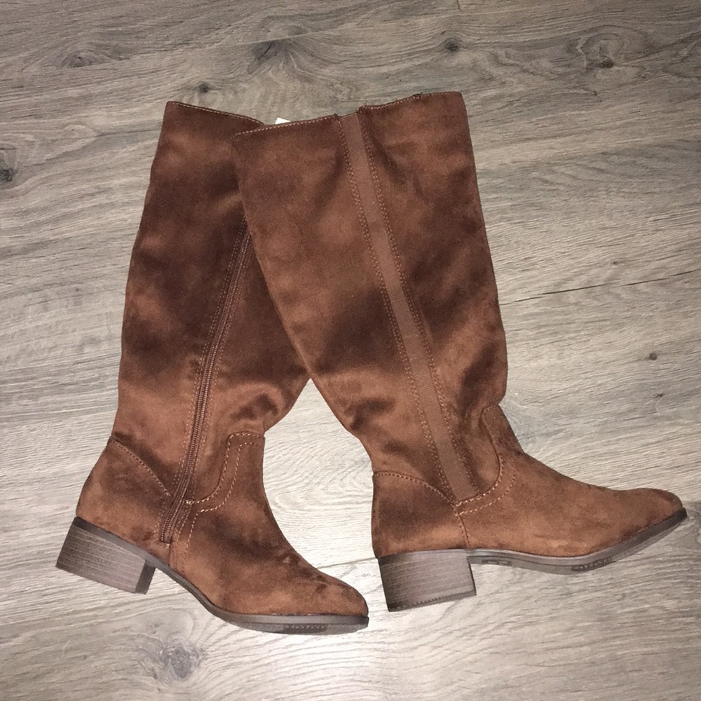 NWT! Womens cognac brown boots (wide width)